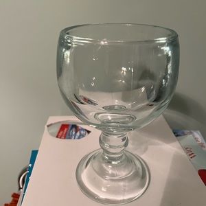 Margarita glass 7.5 “ tall and holds 16oz of liquid. The glass is very thick!